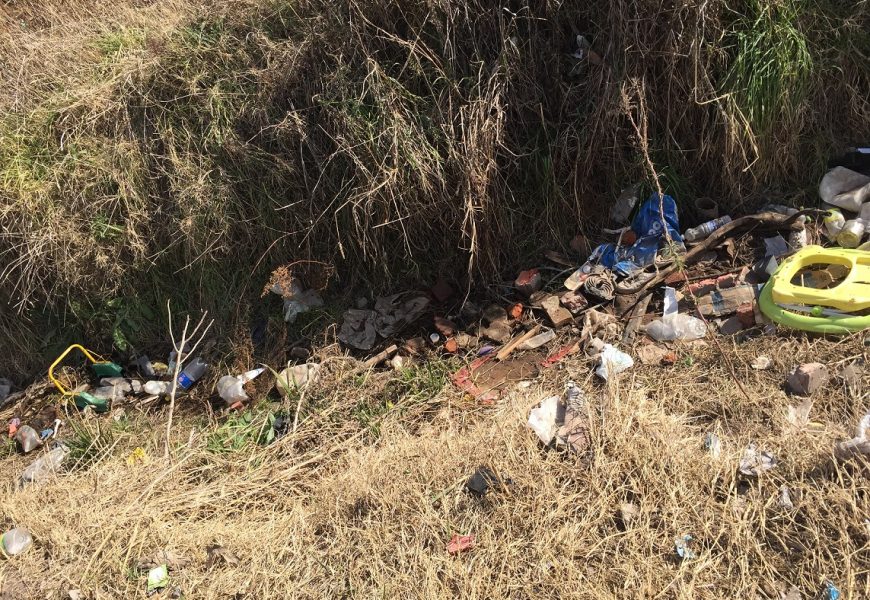 Barrio España: Vecinos reclaman urgente limpieza del canal Barrio España: Vecinos reclaman urgente limpieza del canal