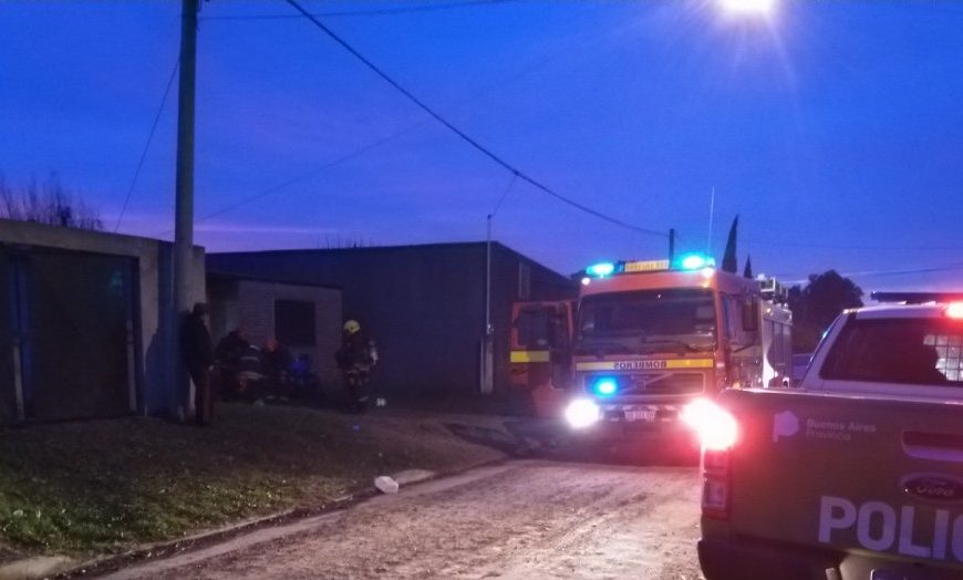 Barrio Progreso: Bomberos sofocaron incendio en una finca Barrio Progreso: Bomberos sofocaron incendio en una finca