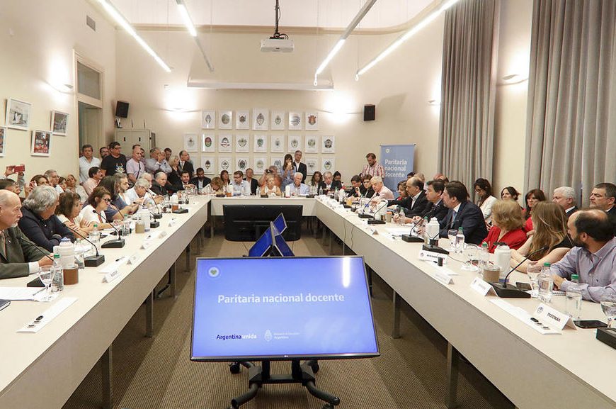 Se aprobó por unanimidad la paritaria nacional docente Se aprobó por unanimidad la paritaria nacional docente