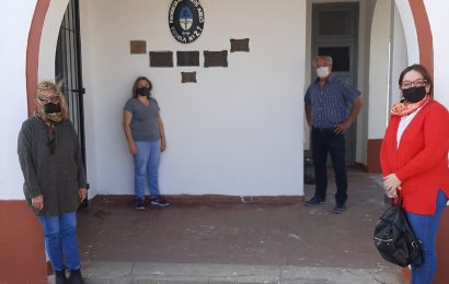 Autoridades visitaron la escuela de Las Polvaredas