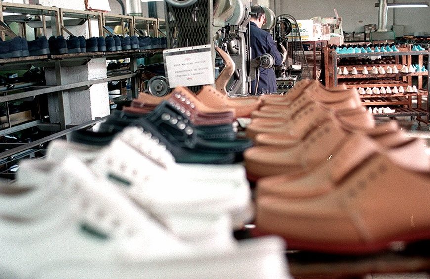 Las ventas en los comercios minoristas cayeron en octubre 14,9%, según la CAME Las ventas en los comercios minoristas cayeron en octubre 14,9%, según la CAME