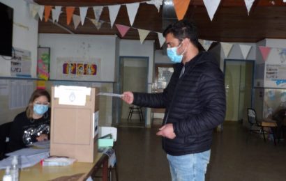 Votó Ricky Bini en la escuela 501