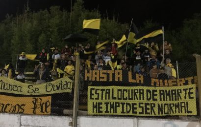 Banderazo de hinchas de El Huracán para alentar a su equipo