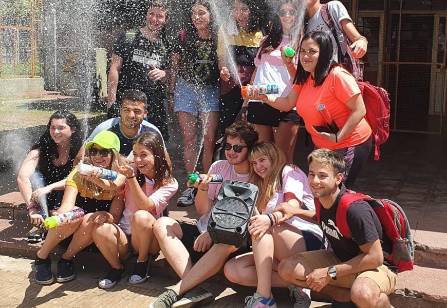 Estudiantes de la Técnica también celebraron el fin de ciclo Estudiantes de la Técnica también celebraron el fin de ciclo