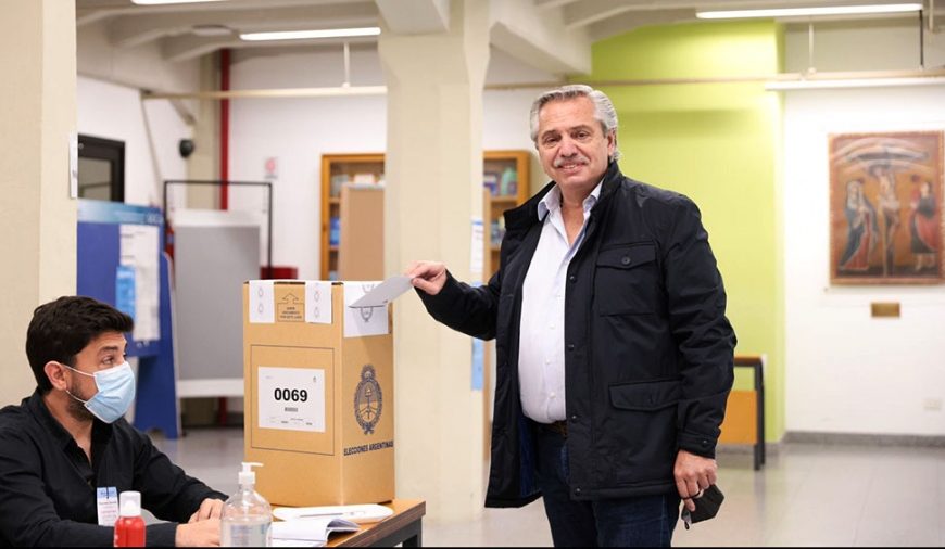 El Presidente votó y afirmó que «es importante que el pueblo se exprese con todas sus convicciones» El Presidente votó y afirmó que «es importante que el pueblo se exprese con todas sus convicciones»