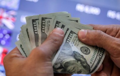 Mercado cambiario: Por el último ajuste al cepo, el dólar bolsa sube a $199 y queda a un peso del blue