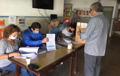 Inició el comicio