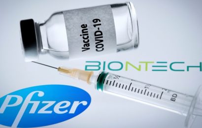 Pfizer pide aplicar a todos los adultos una tercera dosis de su vacuna