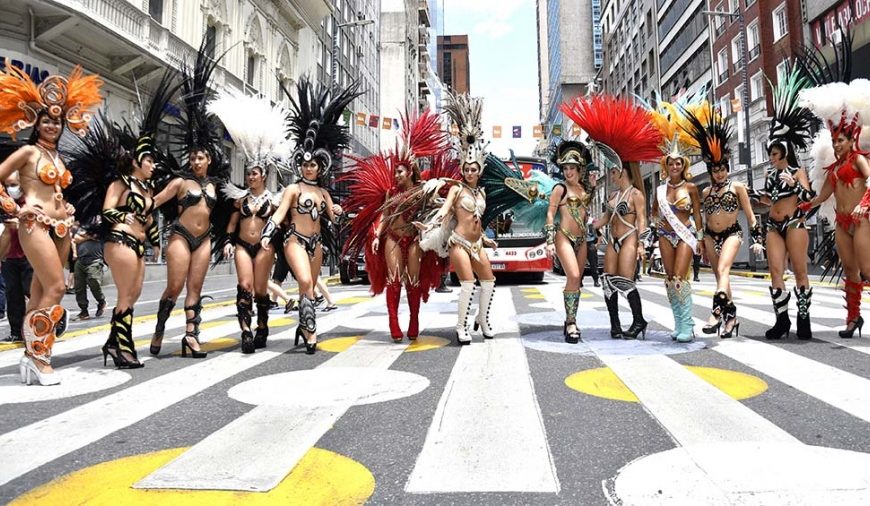 Gualeguaychú lanzó su Carnaval del País 2022 que se hará con las cinco comparsas juntas Gualeguaychú lanzó su Carnaval del País 2022 que se hará con las cinco comparsas juntas