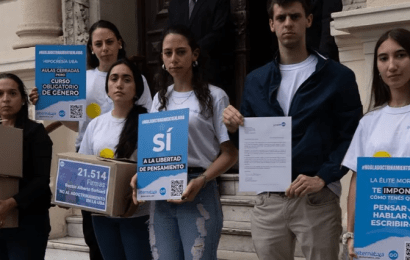 Estudiantes juntaron más de 21 mil firmas que repudian el adoctrinamiento en la UBA