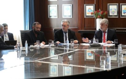 El Gobierno acordó aumentar la oferta y bajar los precios de cinco cortes de carne en las fiestas