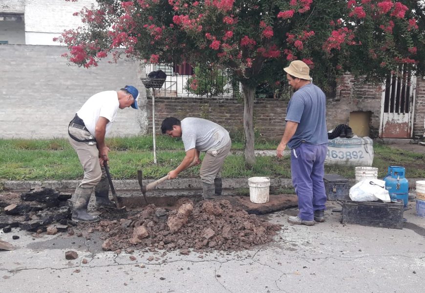 Realizan reparaciones en el barrio 20 de Octubre Realizan reparaciones en el barrio 20 de Octubre