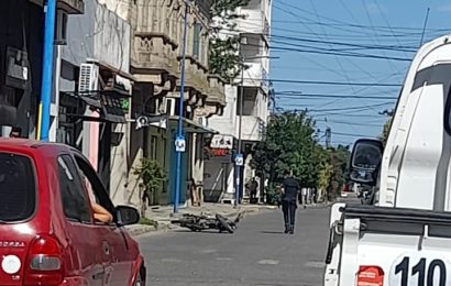 Joven fallece tras accidente en moto
