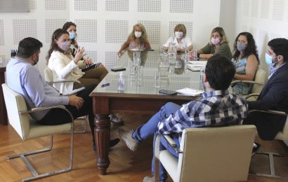 Firman un convenio para mejorar la entrega de medicamentos del Banco de Drogas oncológicas