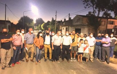 Ford habló con los vecinos y recorrió obras