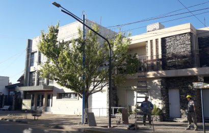 Semáforos: Avanza la colocación de columnas