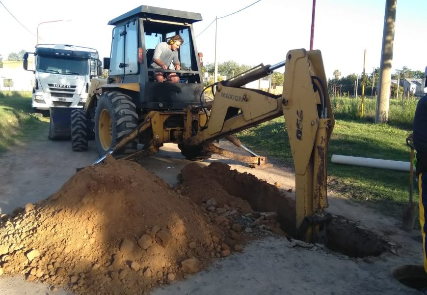 Ejecutan cloaca en barrio PROCREAR Ejecutan cloaca en barrio PROCREAR