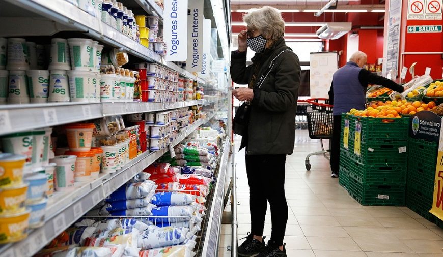 Duplicarán los reintegros a sectores vulnerables por compras con tarjetas de débito Duplicarán los reintegros a sectores vulnerables por compras con tarjetas de débito