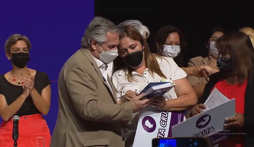 Alberto Fernández: «Tenemos que construir un futuro donde la desigualdad desaparezca» Alberto Fernández: «Tenemos que construir un futuro donde la desigualdad desaparezca»