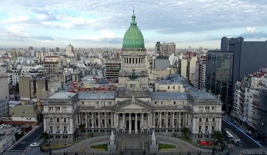 Organizaciones piqueteras, de DDHH y sindicales marchan al Congreso contra la ley «Bases» Organizaciones piqueteras, de DDHH y sindicales marchan al Congreso contra la ley «Bases»