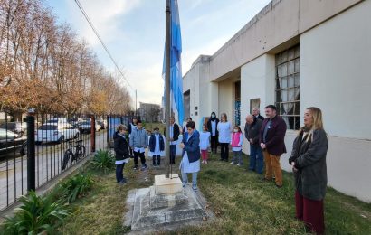 Rafael Obligado: Hubo acto oficial por el Día de la Bandera