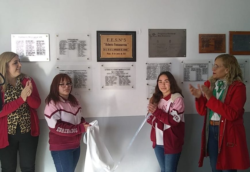 La Escuela Secundaria N° 5 se llama ‘Roberto Fontanarrosa’ La Escuela Secundaria N° 5 se llama ‘Roberto Fontanarrosa’