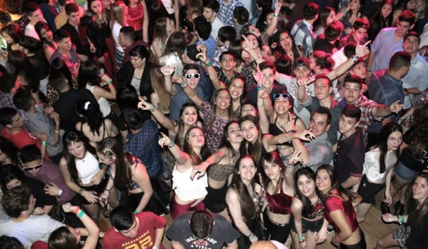 Estudiantes del 90% de las escuelas se anotaron en los viajes de egresados gratuitos Estudiantes del 90% de las escuelas se anotaron en los viajes de egresados gratuitos