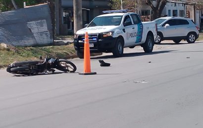 Colisionan auto y moto en Fuerte Federación