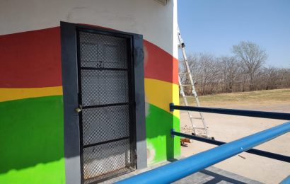 Se reconstruyen baños en el Paseo de la Ribera