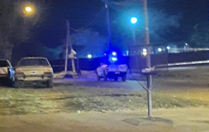 Robó una moto, chocó y está grave