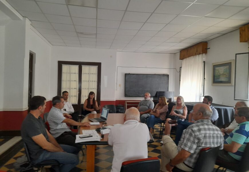 Funcionarios y productores se reunieron por la sequía y llovió Funcionarios y productores se reunieron por la sequía y llovió