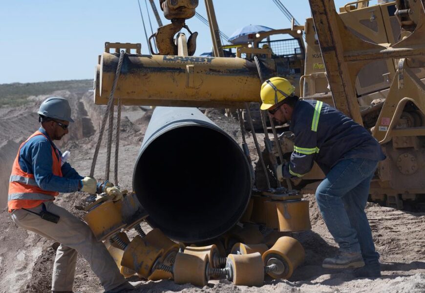 Gasoducto Néstor Kirchner: el 60% de los trabajadores son de pueblos cercanos Gasoducto Néstor Kirchner: el 60% de los trabajadores son de pueblos cercanos