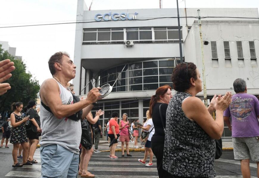 Usuarios de Edesur convocan este viernes a una protesta en Caballito por los cortes de luz Usuarios de Edesur convocan este viernes a una protesta en Caballito por los cortes de luz