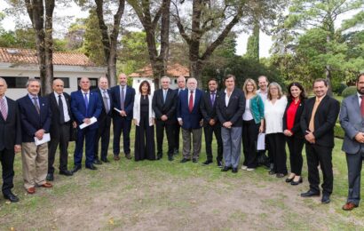Las farmacias podrán vender remedios recetados por veterinarios