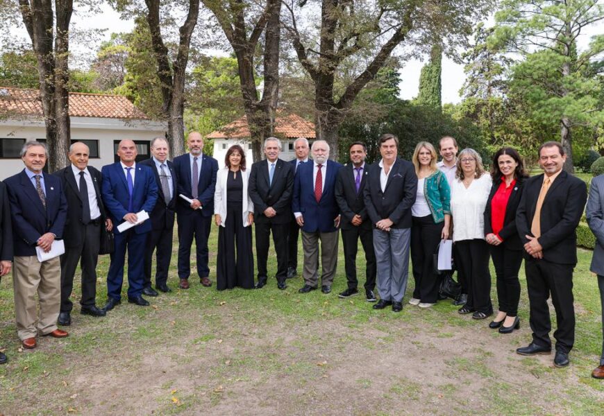 Las farmacias podrán vender remedios recetados por veterinarios Las farmacias podrán vender remedios recetados por veterinarios