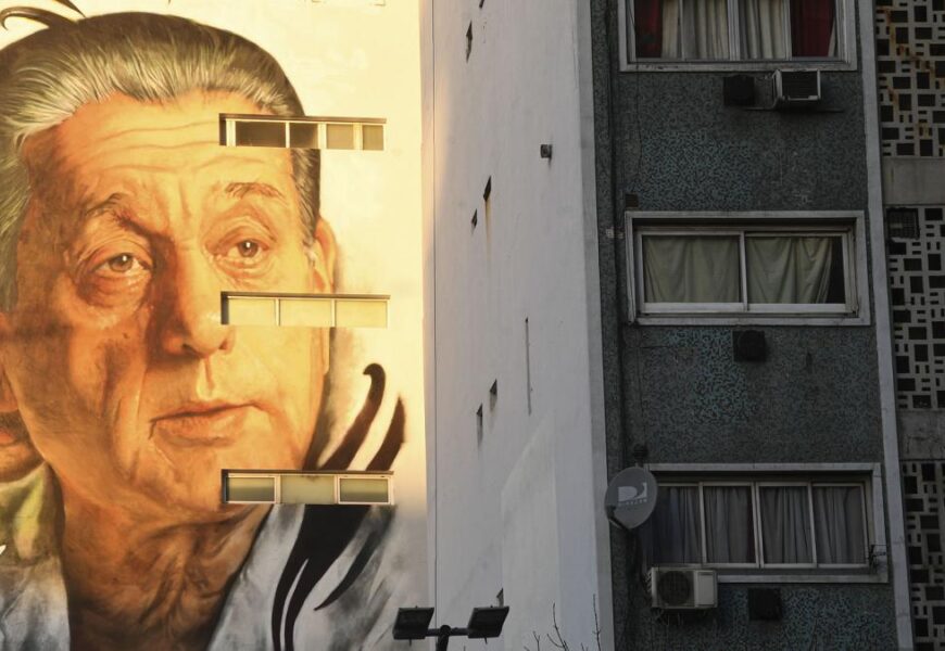 De La Plata a La Pampa, libros y murales también rinden homenaje a Favaloro De La Plata a La Pampa, libros y murales también rinden homenaje a Favaloro