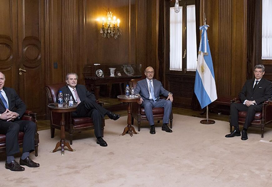 La Corte suspendió las elecciones a gobernador en Tucumán y San Juan La Corte suspendió las elecciones a gobernador en Tucumán y San Juan