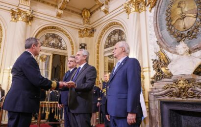 Alberto Fernández entregó sables a los nuevos generales, almirantes y brigadieres