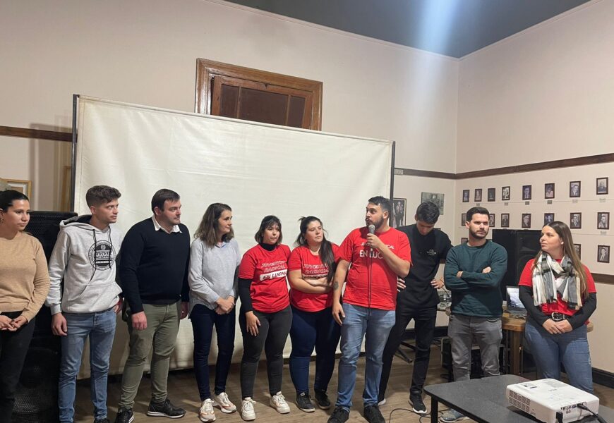 La Juventud Radical de Rojas recibió a los jóvenes de la Sección La Juventud Radical de Rojas recibió a los jóvenes de la Sección