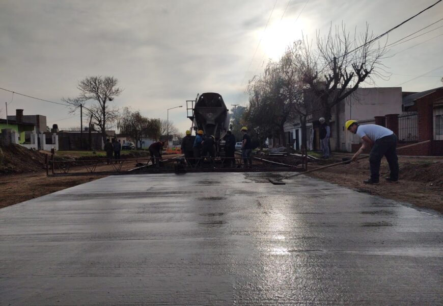 Se completan trabajos de pavimentación en la Avenida Diego Trillo frente al Barrio Covendiar II Se completan trabajos de pavimentación en la Avenida Diego Trillo frente al Barrio Covendiar II