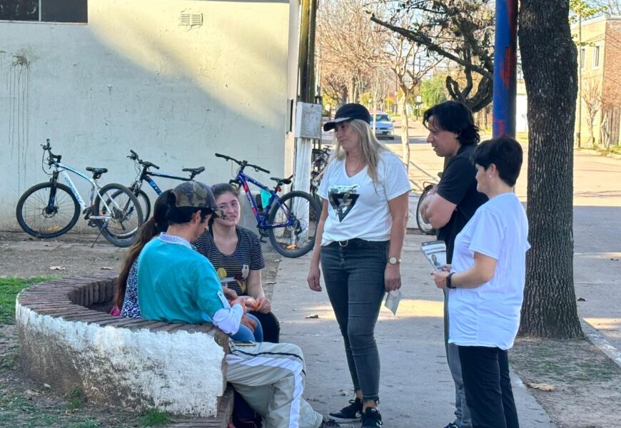 Silvina Chehín y equipo continúan recorriendo barrios y localidades Silvina Chehín y equipo continúan recorriendo barrios y localidades