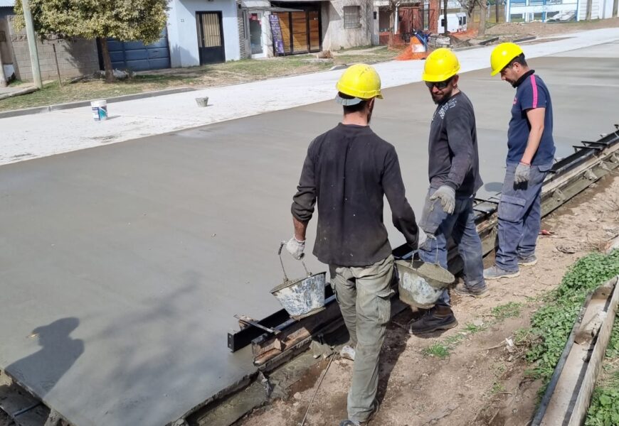 Van finalizando los trabajos de pavimentación en la Avenida Diego Trillo Van finalizando los trabajos de pavimentación en la Avenida Diego Trillo