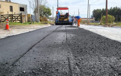 Asfalto sobre la calle Azara