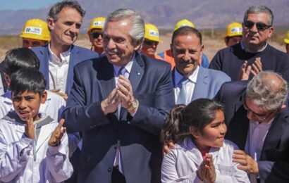 Fernández pidió a los empresarios que «no se quejen» y paguen el bono a los trabajadores