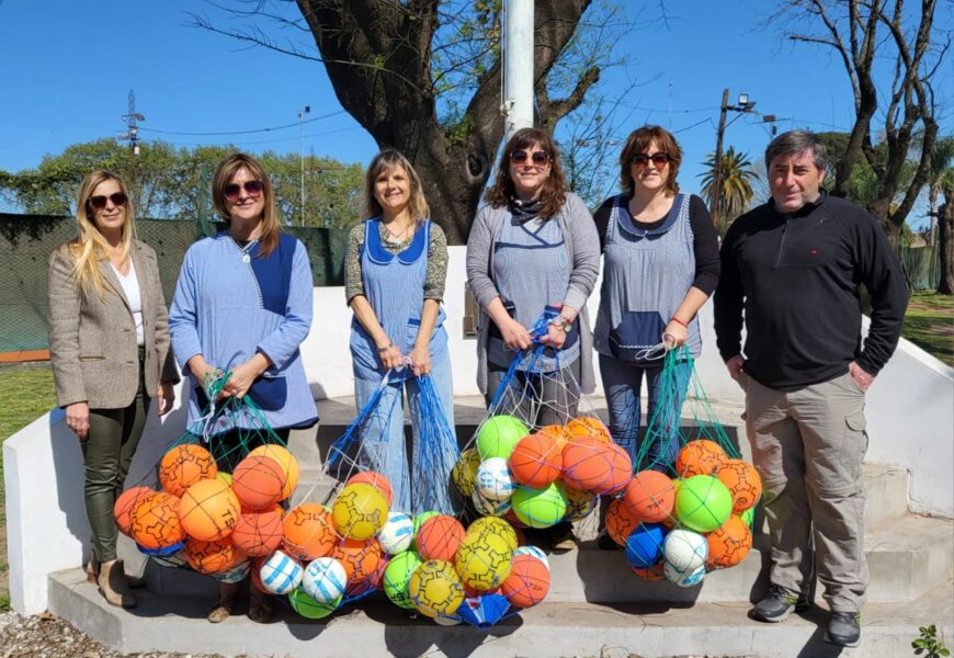 La Dirección Municipal de Deportes completó la entrega de material deportivo a instituciones educativas del distrito La Dirección Municipal de Deportes completó la entrega de material deportivo a instituciones educativas del distrito