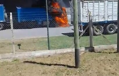 Un camión es tomado por el fuego en planta de AFA