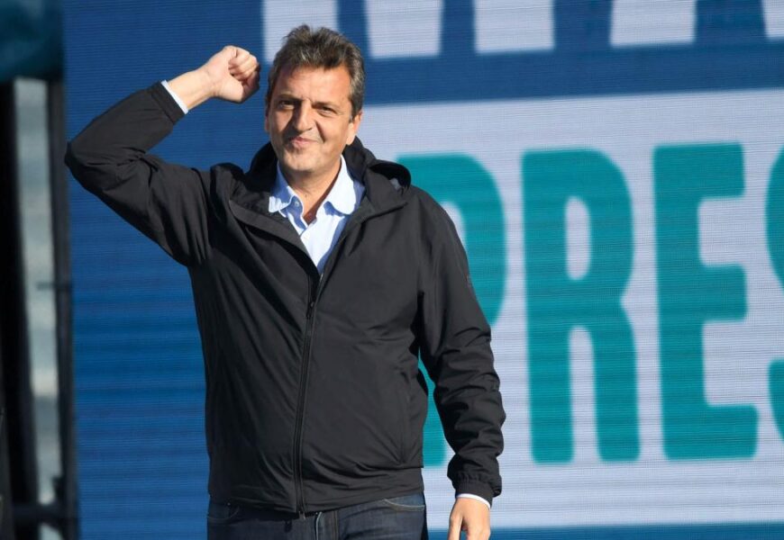 Massa: «El derecho a estudiar no se arregla ni con un voucher ni con el mercado» Massa: «El derecho a estudiar no se arregla ni con un voucher ni con el mercado»