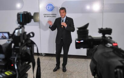 Massa rechazó «los acuerdos de cúpulas» de partidos y llamó a un «gobierno de unidad»