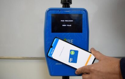 Las tarifas de transporte público aumentarán todos los meses según la inflación