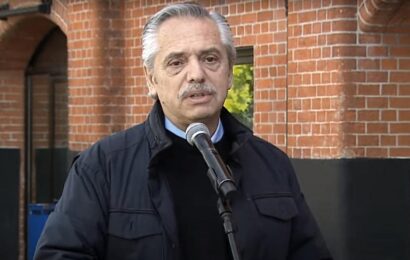 «Estamos dejando un país en marcha», dijo Fernández al despedirse de los trabajadores de la Casa Rosada